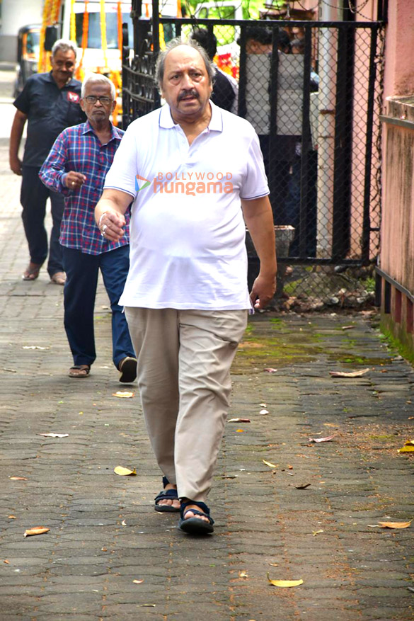 photos rajesh kumar rupali ganguly neil nitin mukesh sumeet raghavan and others attend the funeral of satish shah 27
