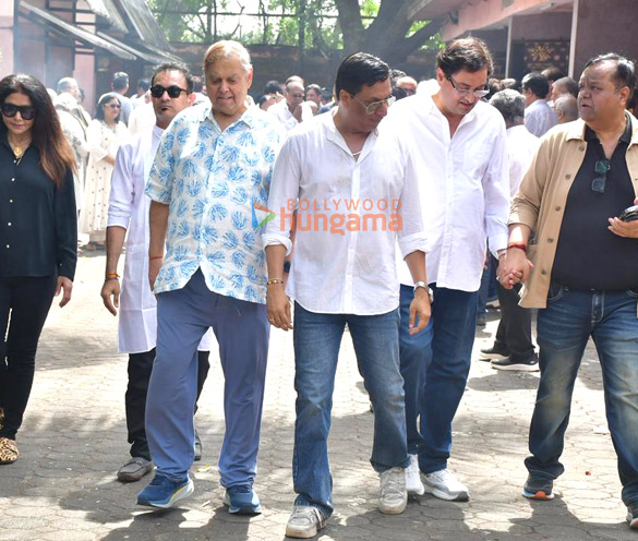 photos rajesh kumar rupali ganguly neil nitin mukesh sumeet raghavan and others attend the funeral of satish shah 30