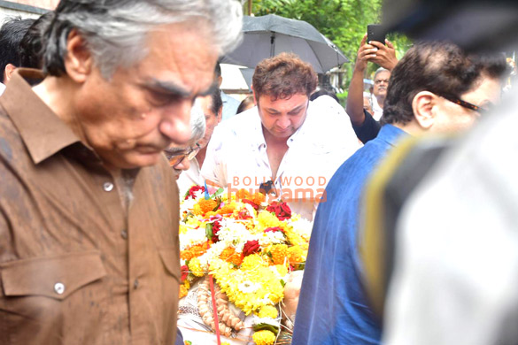 photos rajesh kumar rupali ganguly neil nitin mukesh sumeet raghavan and others attend the funeral of satish shah 33