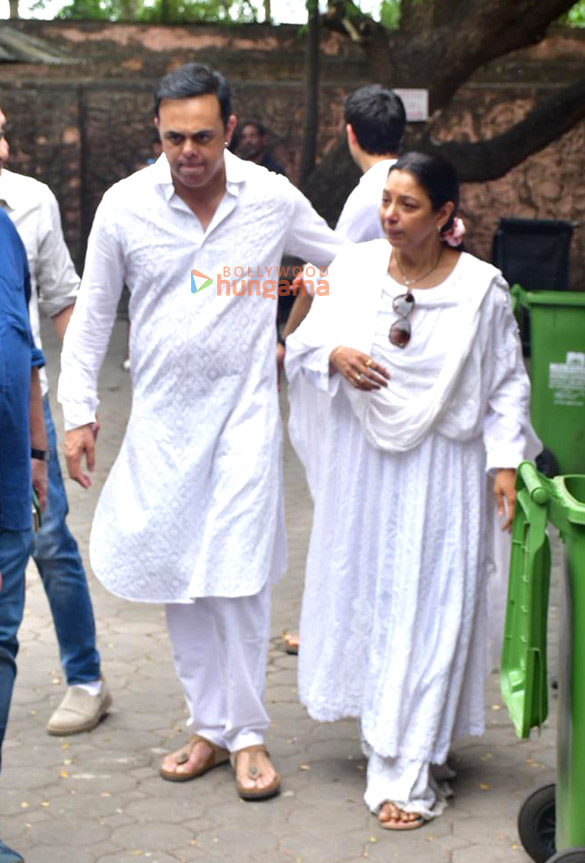 photos rajesh kumar rupali ganguly neil nitin mukesh sumeet raghavan and others attend the funeral of satish shah 3399 2