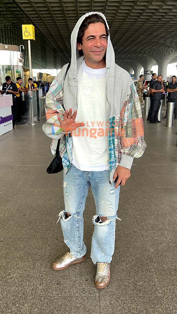 photos rakul preet singh jackky bhagnani nimrat kaur alaya f and others snapped at the airport 12
