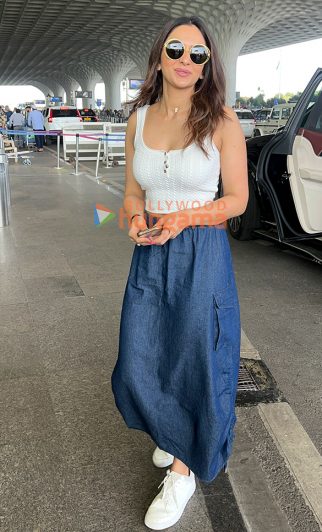 Photos: Rakul Preet Singh, Jackky Bhagnani, Nimrat Kaur, Alaya F and others snapped at the airport