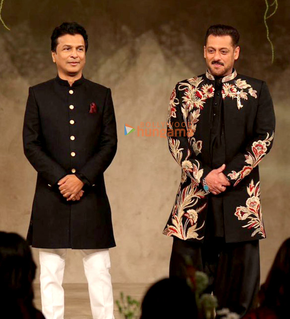 photos salman khan sonakshi sinha sushmita sen riteish deshumukh genelia deshumukh and others attend vikram phadnis 35 years anniversary celebration in jw marriott juhu 68