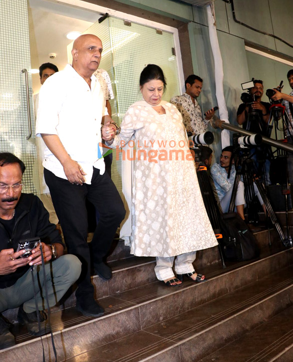 photos sonu nigam johny lever rupali ganguly rajesh kumar and others attend satish shahs prayer meet 21