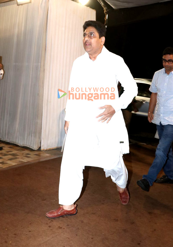 photos sonu nigam johny lever rupali ganguly rajesh kumar and others attend satish shahs prayer meet 3