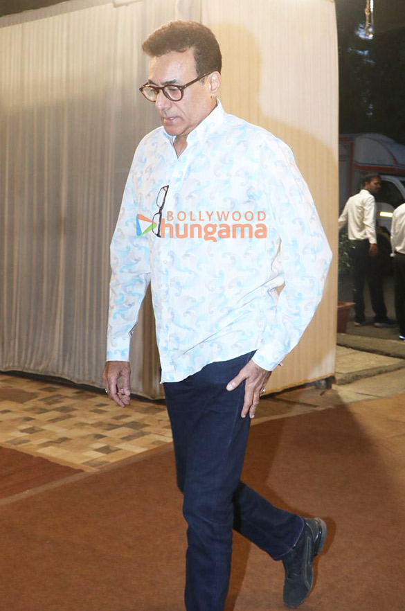 photos sonu nigam johny lever rupali ganguly rajesh kumar and others attend satish shahs prayer meet 36