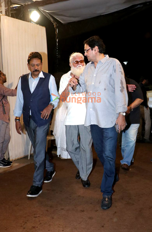 photos sonu nigam johny lever rupali ganguly rajesh kumar and others attend satish shahs prayer meet 5
