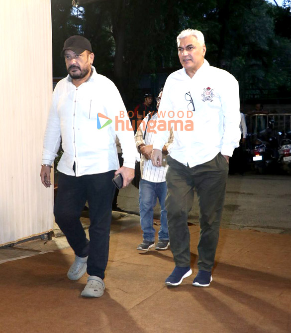 photos sonu nigam johny lever rupali ganguly rajesh kumar and others attend satish shahs prayer meet 6