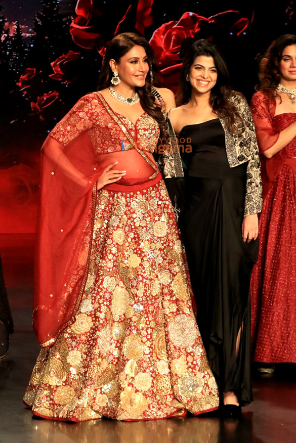 photos sushmita sen neil nitin mukesh and others turn showstoppers at bombay times fashion week 2025 7