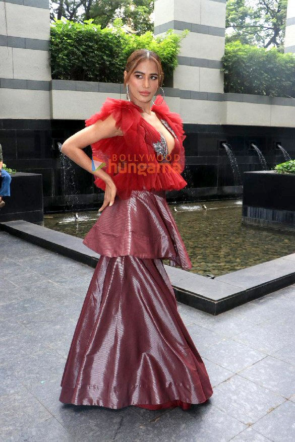photos urvashi rautela elnaaz norouzi and others turn showstoppers at bombay times fashion week 2025 11