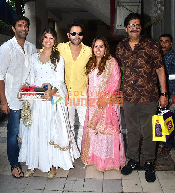 Photos: Varun Dhawan snapped with his family during Dhanteras puja at David Dhawan’s office in Juhu Photos: Varun Dhawan snapped with his family during Dhanteras puja at David Dhawan’s office in Juhu