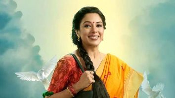 Rupali Ganguly leads 25 real-life moms in heartfelt tribute at Star Parivaar Awards 2025
