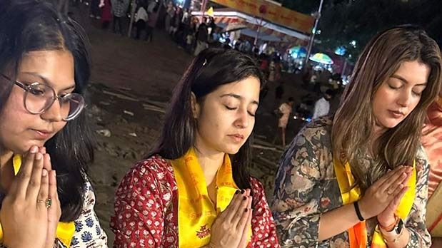 Shweta Tripathi performs Ganga Aarti amid Mirzapur: The Film shoot: “Benaras keeps calling me back”