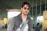 Sidharth Malhotra’s classy airport look