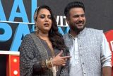 Swara Bhaskar papped with husband wishes Happy Diwali