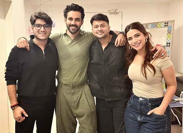 अभिषेक बजाज ने बिग बॉस 19 से बाहर निकलने के बाद मृदुल तिवारी, अवेज़ दरबार और नगमा मिराजकर के साथ हर्षित पुनर्मिलन की तस्वीरें साझा कीं अभिषेक बजाज ने बिग बॉस 19 से बाहर निकलने के बाद मृदुल तिवारी, अवेज़ दरबार और नगमा मिराजकर के साथ हर्षित पुनर्मिलन की तस्वीरें साझा कीं