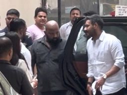 Ajay Devgn spotted to pay his  respect to Dharmendra Ji’s last rites