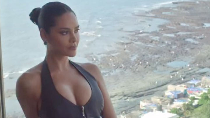 Classy look! Esha Gupta Classy look! Esha Gupta