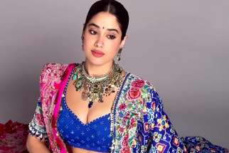 Grace & Elegence! Janhvi Kapoor