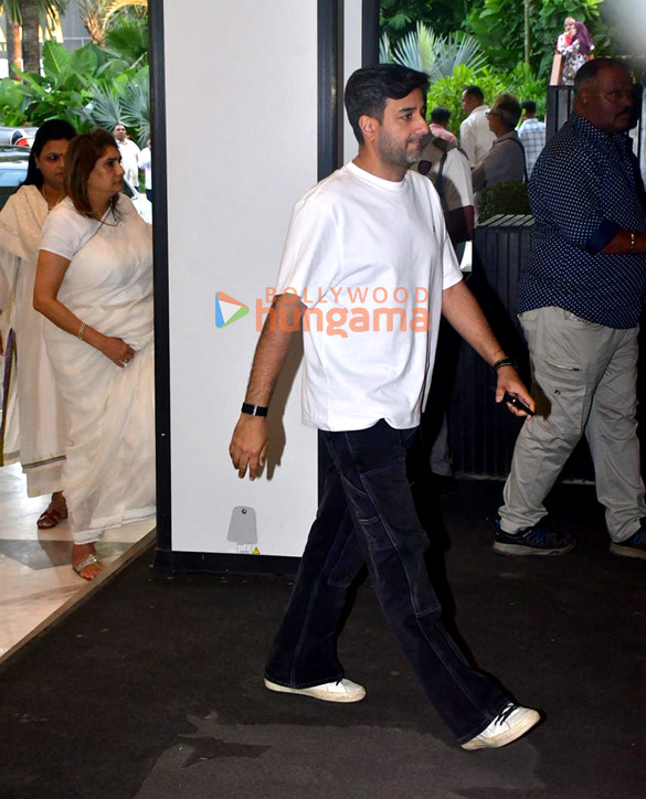 hrithik roshan saba azad jeetendra jackie shroff zayed khan sanjay khan and others attend late zarine katrak khans prayer meet 7144 15