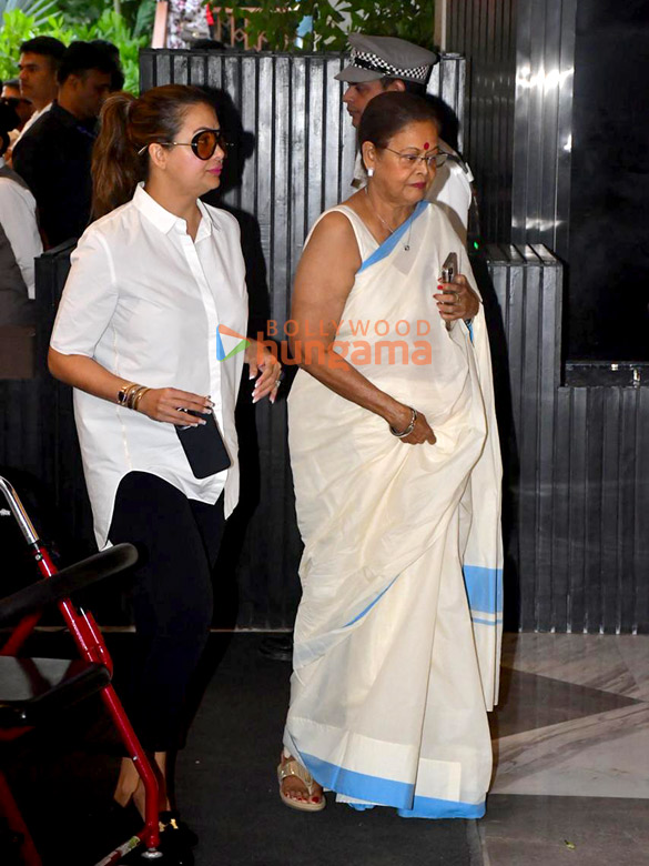 hrithik roshan saba azad jeetendra jackie shroff zayed khan sanjay khan and others attend late zarine katrak khans prayer meet 7144 20