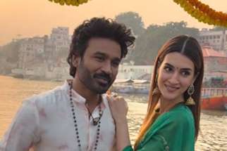Kriti Sanon & Dhanush seek blessings for their film