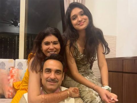 Pankaj Tripathi and wife Mridula enter theatre production with Lailaaj; daughter Aashi makes stage debut Pankaj Tripathi and wife Mridula enter theatre production with Lailaaj; daughter Aashi makes stage debut
