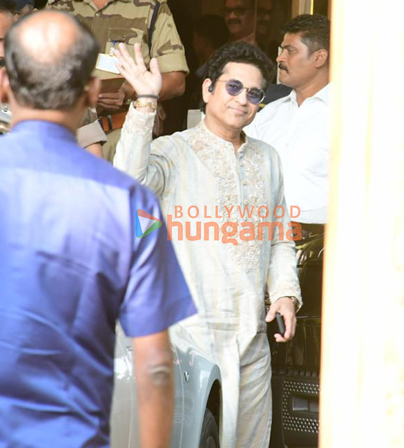 photos aishwarya rai bachchan and sachin tendulkar snapped at kalina airport 4