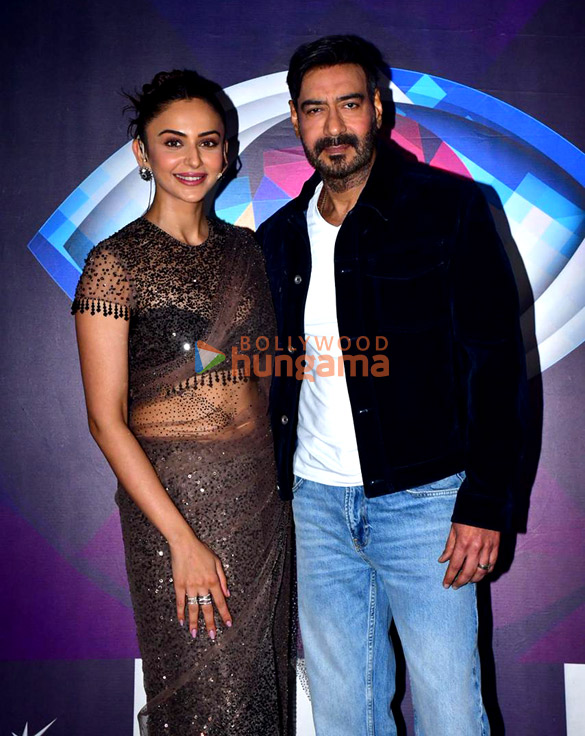 photos ajay devgn rakul preet singh r madhavan and meezaan jafri snapped promoting de de pyaar de 2 on the sets of bigg boss 19 5