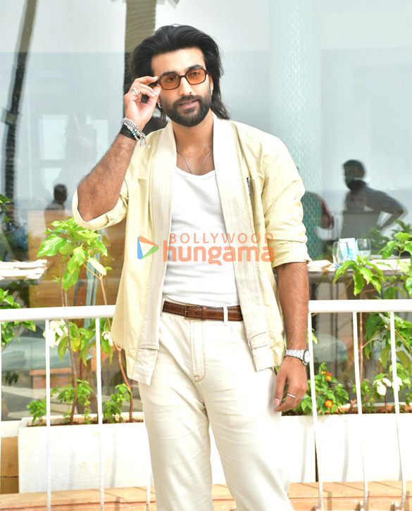 photos ajay devgn rakul preet singh r madhavan and meezaan jafri snapped promoting their film de de pyaar de 2 2