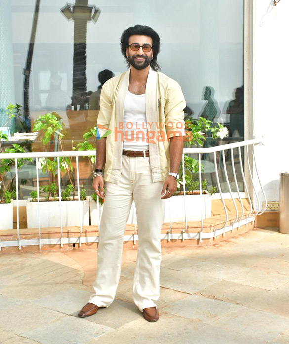 photos ajay devgn rakul preet singh r madhavan and meezaan jafri snapped promoting their film de de pyaar de 2 4