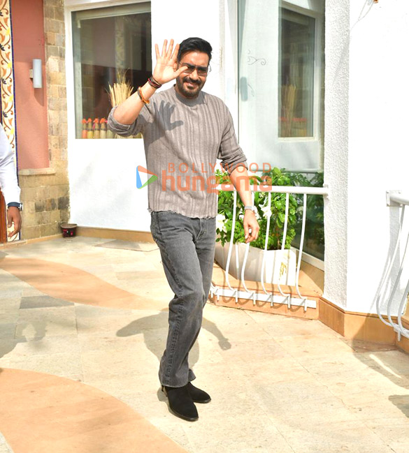Photos Ajay Devgn, Rakul Preet Singh, R Madhavan and Meezaan Jafri snapped promoting their film De De Pyaar De 2 Photos Ajay Devgn, Rakul Preet Singh, R Madhavan and Meezaan Jafri snapped promoting their film De De Pyaar De 2