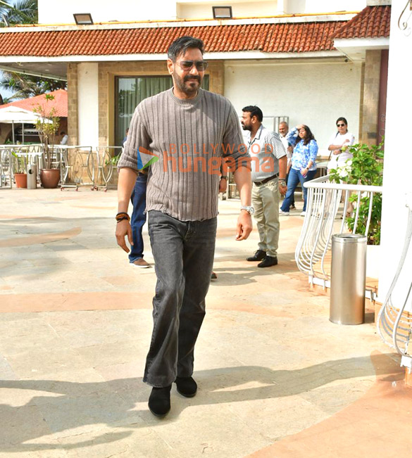 photos ajay devgn rakul preet singh r madhavan and meezaan jafri snapped promoting their film de de pyaar de 2 9