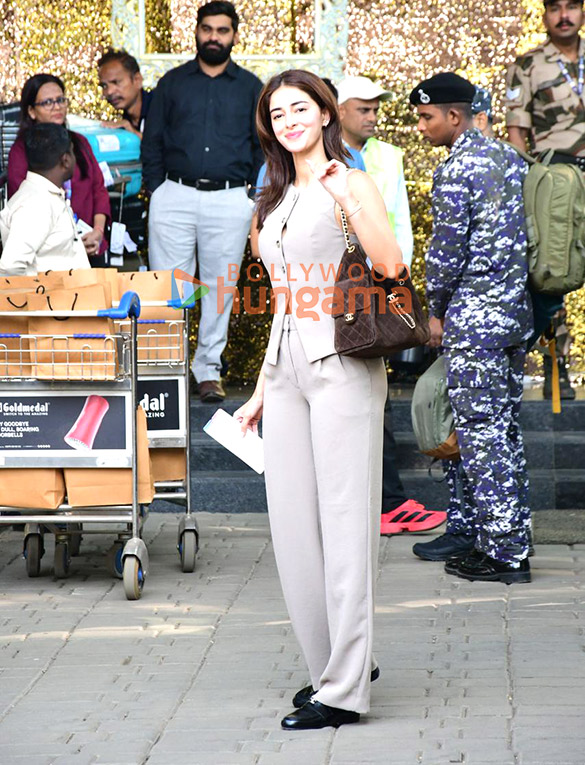 Photos: Ananya Panday, Aamir Khan, Gauri Spratt and Shilpa Shetty snapped at Kalina airport