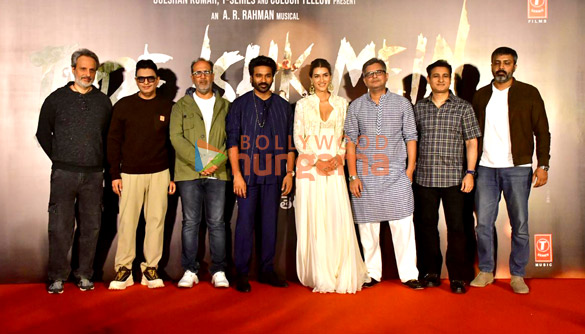 photos dhanush kriti sanon and others grace the trailer launch of tere ishk mein 4