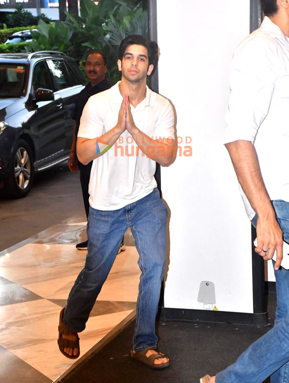 photos hrithik roshan saba azad jeetendra jackie shroff zayed khan sanjay khan and others attend late zarine katrak khans prayer meet 917 1