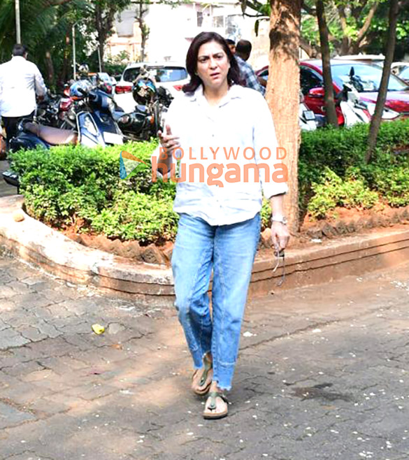 photos hrithik roshan saba azad and others attend zarine khans condolence 7