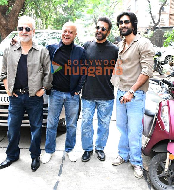 photos jaaved jaaferi meezaan jafri naved jaffrey and ravi behl snapped outside tuscany apartment in khar 1