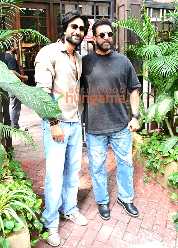 photos jaaved jaaferi meezaan jafri naved jaffrey and ravi behl snapped outside tuscany apartment in khar 4