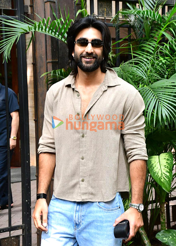 photos jaaved jaaferi meezaan jafri naved jaffrey and ravi behl snapped outside tuscany apartment in khar 5