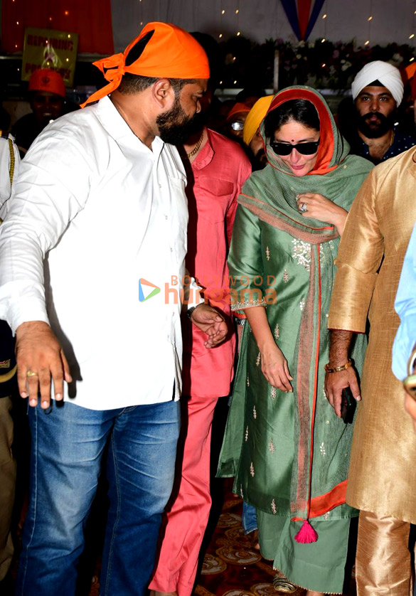 Photos: Kareena Kapoor Khan snapped at a Gurudwara in Khar Photos: Kareena Kapoor Khan snapped at a Gurudwara in Khar