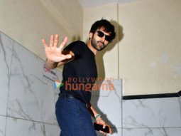 Photos: Kartik Aaryan snapped in Andheri