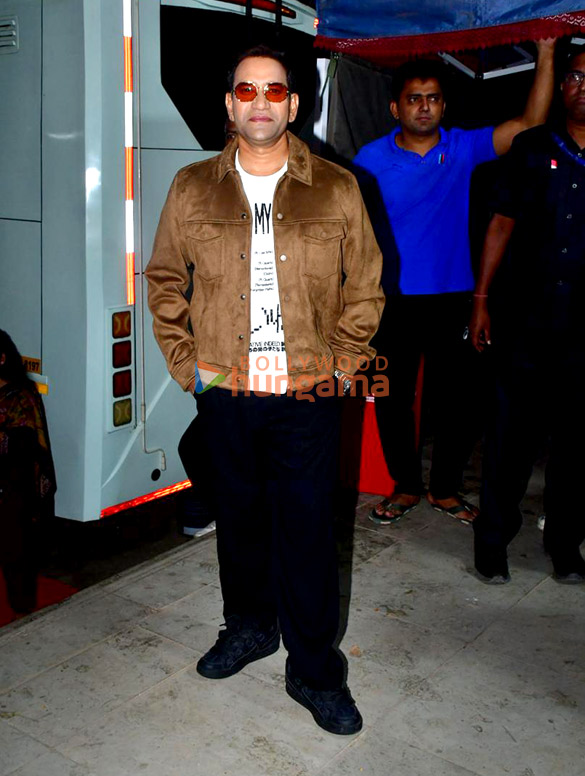 photos manoj tiwari pawan singh and others snapped on the sets of the kapil sharma show 1