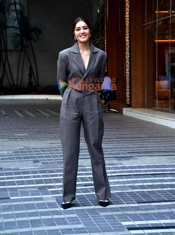 photos raashi khanna snapped in andheri 1