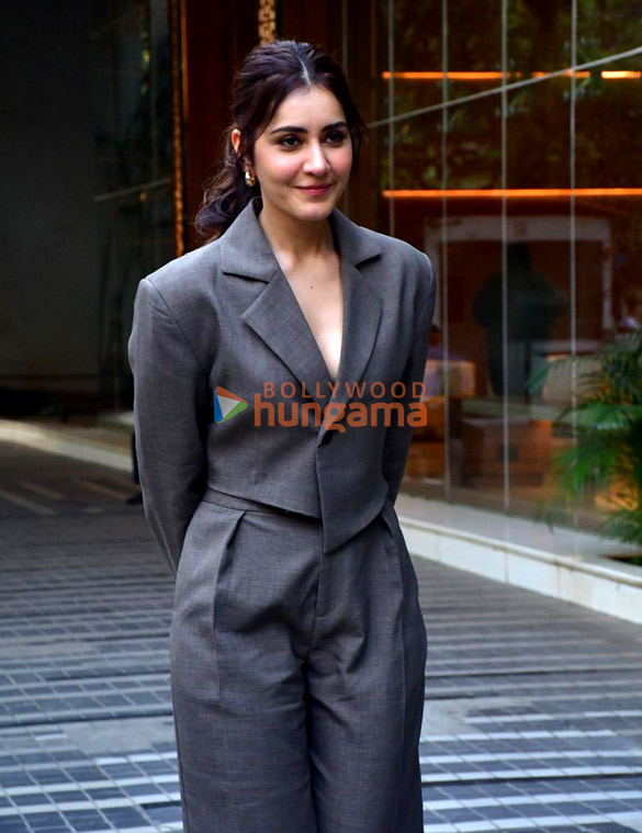 Photos: Raashi Khanna snapped in Andheri Photos: Raashi Khanna snapped in Andheri
