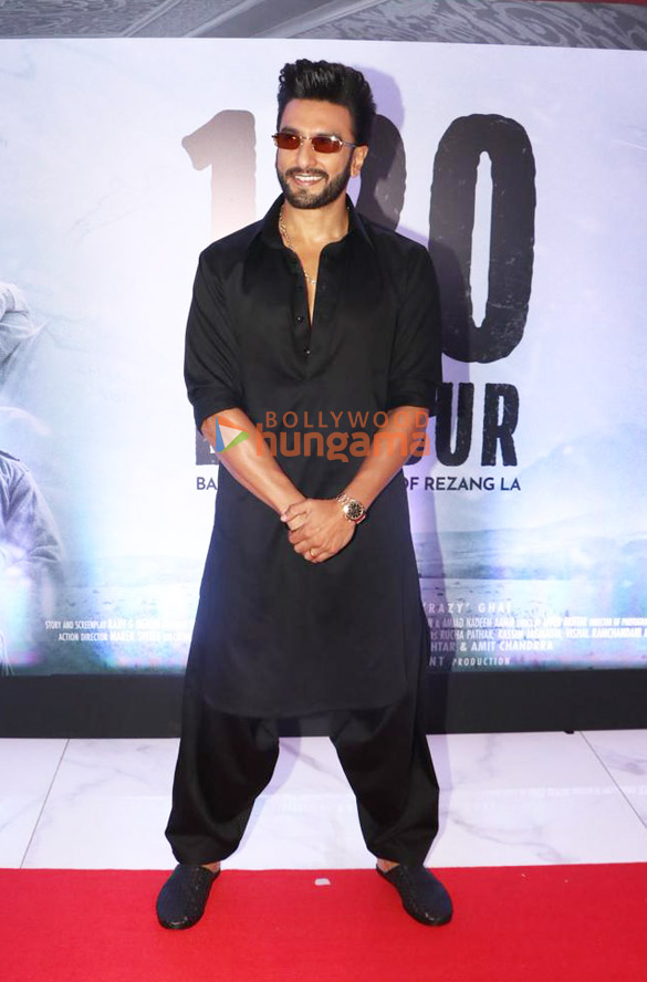 photos ranveer singh tiger shroff karan johar arjun kapoor and others grace the premiere of 120 bahadur 12