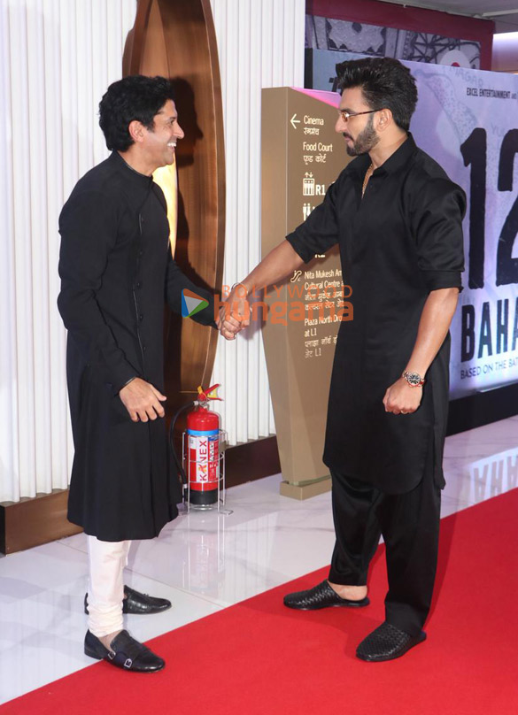 photos ranveer singh tiger shroff karan johar arjun kapoor and others grace the premiere of 120 bahadur 13