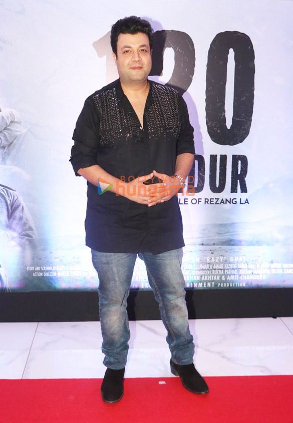 photos ranveer singh tiger shroff karan johar arjun kapoor and others grace the premiere of 120 bahadur 2