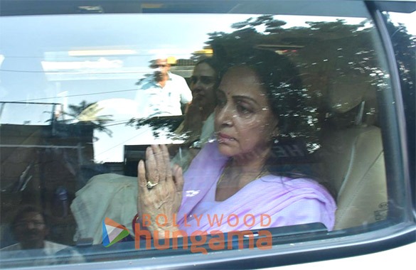 photos salman khan aamir khan amitabh bachchan abhishek bachchan and others snapped attending late dharmendras last rites 2 2