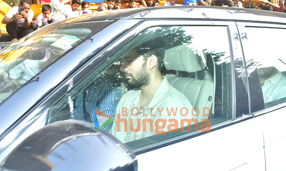 photos salman khan aamir khan amitabh bachchan abhishek bachchan and others snapped attending late dharmendras last rites 241125 2